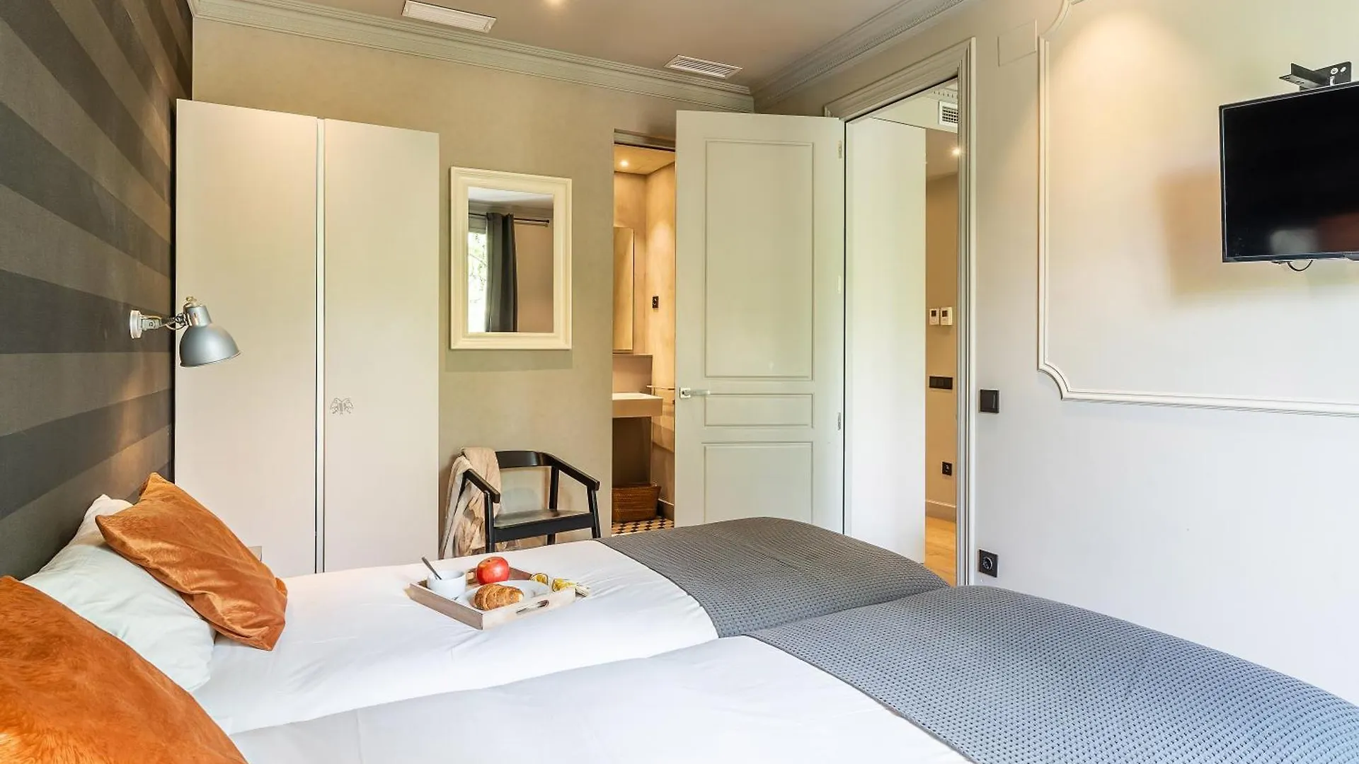 2166 - Ab Casa Saltor Apartment Barcelona